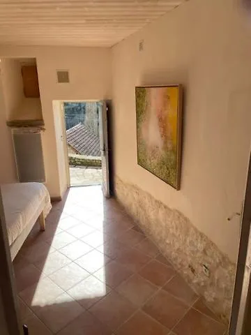 Le Balcon De Cabrerets Bed & Breakfast