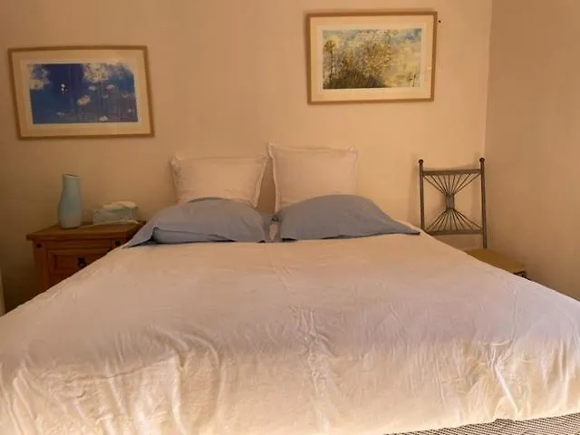 Le Balcon De Cabrerets Bed & Breakfast