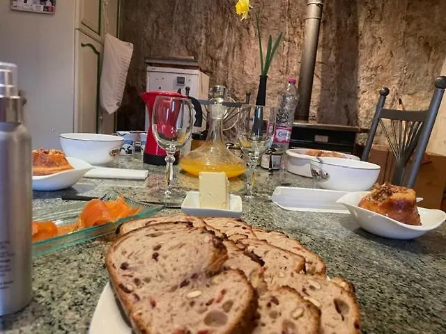 Le Balcon De Cabrerets Bed & Breakfast