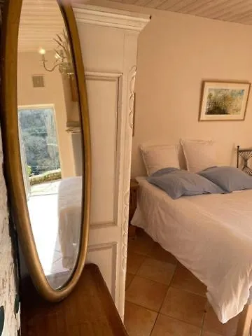 Le Balcon De Cabrerets Bed & Breakfast 0*,