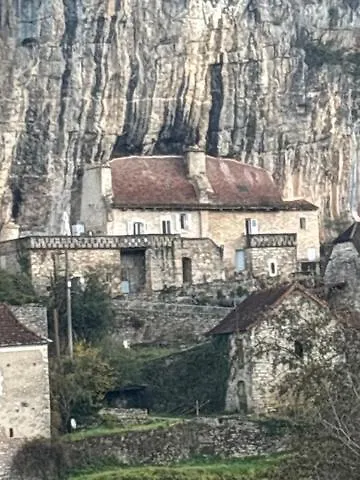 Le Balcon De Cabrerets Bed & Breakfast